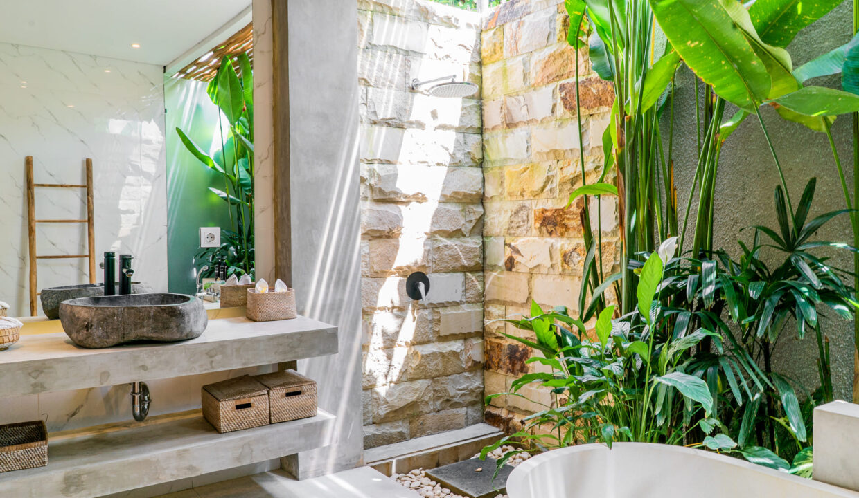Modern Tropical 2-Bedroom Villa for Sale in Kerobokan – Ideal for Investment & Family Living (17)