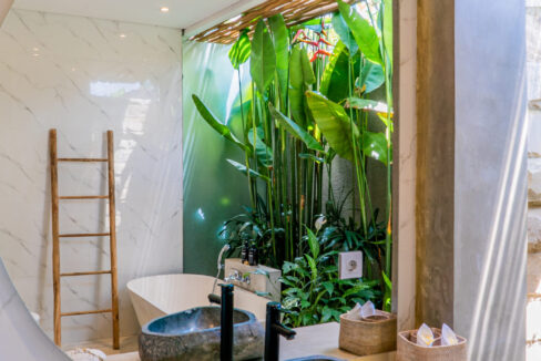 Modern Tropical 2-Bedroom Villa for Sale in Kerobokan – Ideal for Investment & Family Living (18)