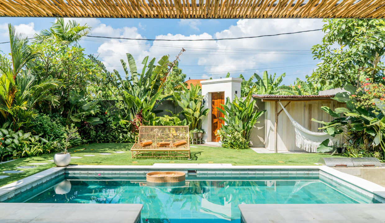 Modern Tropical 2-Bedroom Villa for Sale in Kerobokan – Ideal for Investment & Family Living (2)