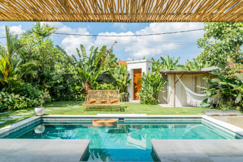 Modern Tropical 2-Bedroom Villa for Sale in Kerobokan – Ideal for Investment & Family Living (2)