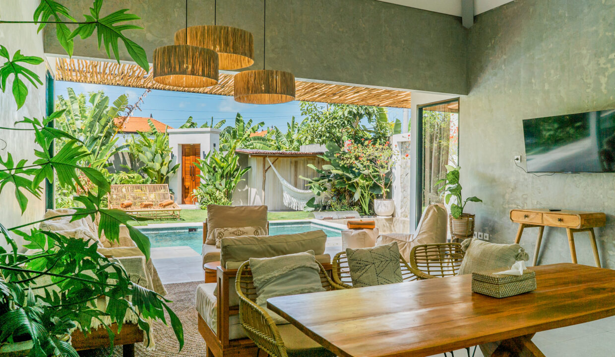 Modern Tropical 2-Bedroom Villa for Sale in Kerobokan – Ideal for Investment & Family Living (6)