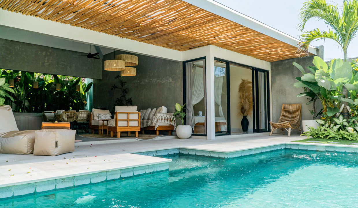 Modern Tropical 2-Bedroom Villa for Sale in Kerobokan – Ideal for Investment & Family Living (8)