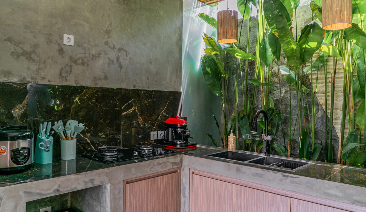 Modern Tropical 2-Bedroom Villa for Sale in Kerobokan – Ideal for Investment & Family Living (9)
