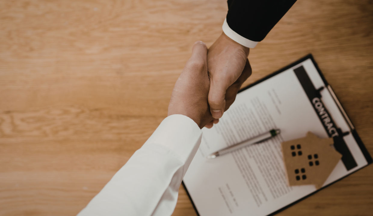 Business handshake over a property contract, illustrating a nominee agreement in Bali and legal considerations for foreign property investors.