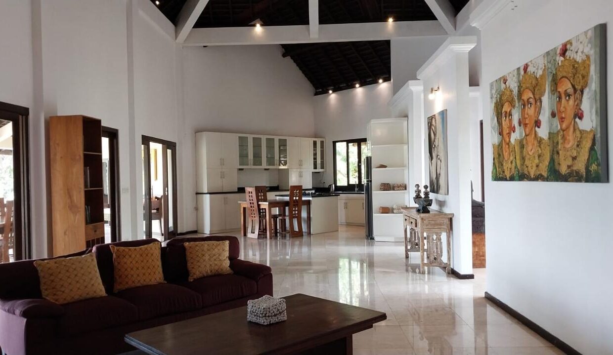 Luxury 5-Bedroom Villa for Rent in Pererenan with Panoramic Rice Field Views (4)