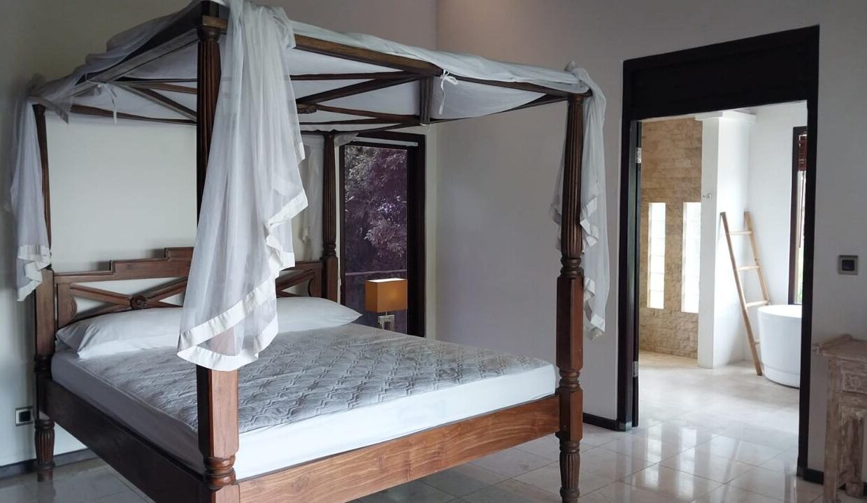 Luxury 5-Bedroom Villa for Rent in Pererenan with Panoramic Rice Field Views (5)