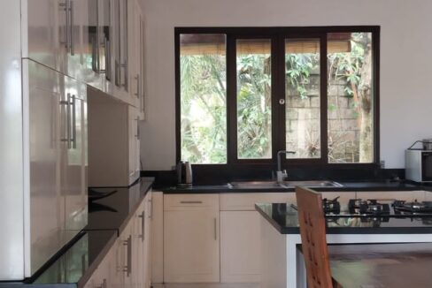 Luxury 5-Bedroom Villa for Rent in Pererenan with Panoramic Rice Field Views (6)