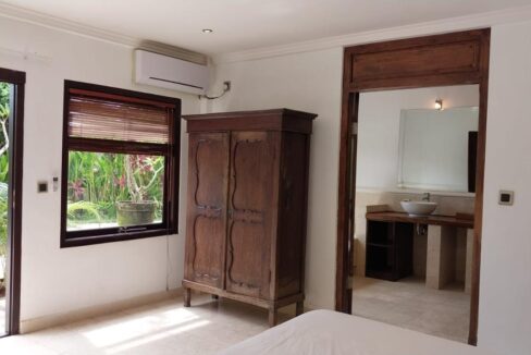 Luxury 5-Bedroom Villa for Rent in Pererenan with Panoramic Rice Field Views (8)