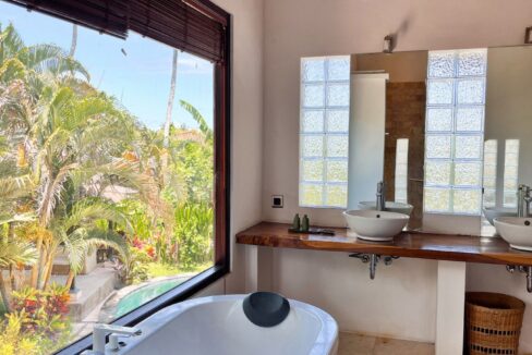Luxury 5-Bedroom Villa for Rent in Pererenan with Panoramic Rice Field Views (9)