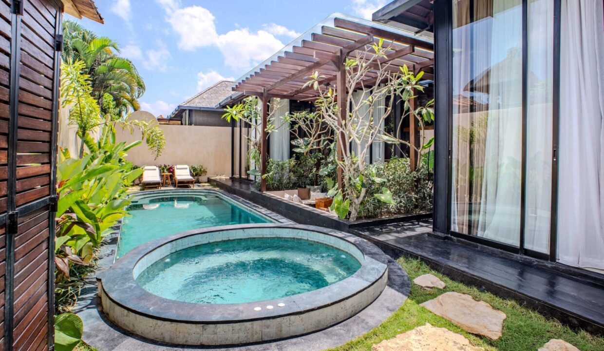 Modern tropical villa with private pool and jacuzzi, an example of Bali real estate often linked to Bali property investment mistakes when buyers skip due diligence.
