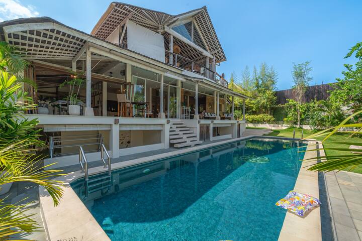 6-Bedroom Luxury Villa for Sale in Canggu Prime Investment Opportunity