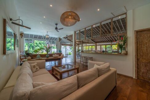 6-Bedroom Luxury Villa for Sale in Canggu – Prime Investm (4)