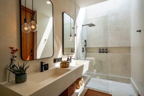 Modern Tropical 2-Bedroom Villa for Sale in Uluwatu – Tourism Zone Investment (17)