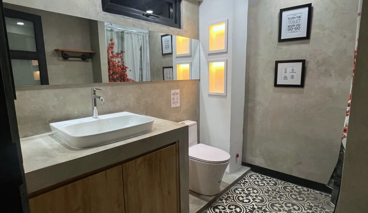 Newly Renovated Loft Apartment in the Heart of Seminyak (9)