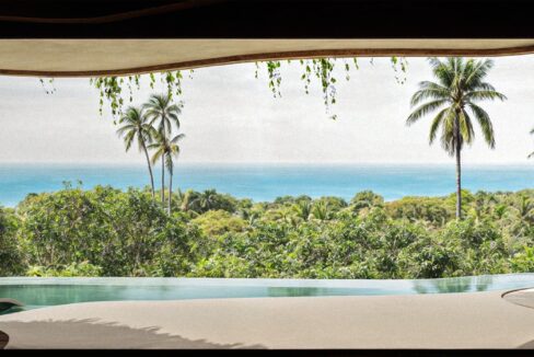 Exclusive 3-Bedroom Villa Featuring a Rooftop Infinity Pool in Ulu (20)