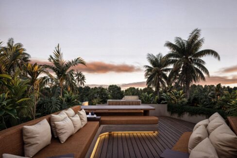 Exclusive 3-Bedroom Villa Featuring a Rooftop Infinity Pool in Ulu (22)