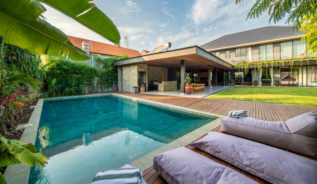 Luxury Contemporary Tropical Villa for Lease in Sanur - 4-Bedroom Family Estate with Cinema, Gym