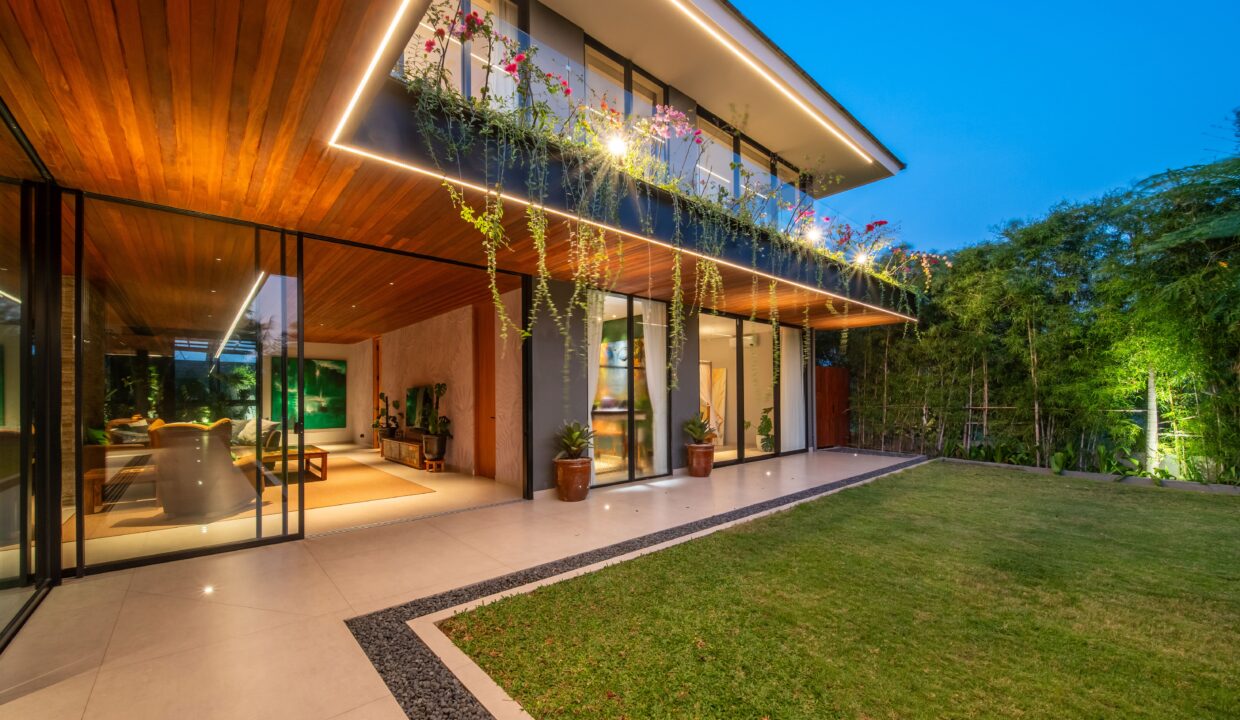 Luxury Contemporary Tropical Villa for Lease in Sanur - 4-Bedroom Family Estate with Cinema, Gym (17)
