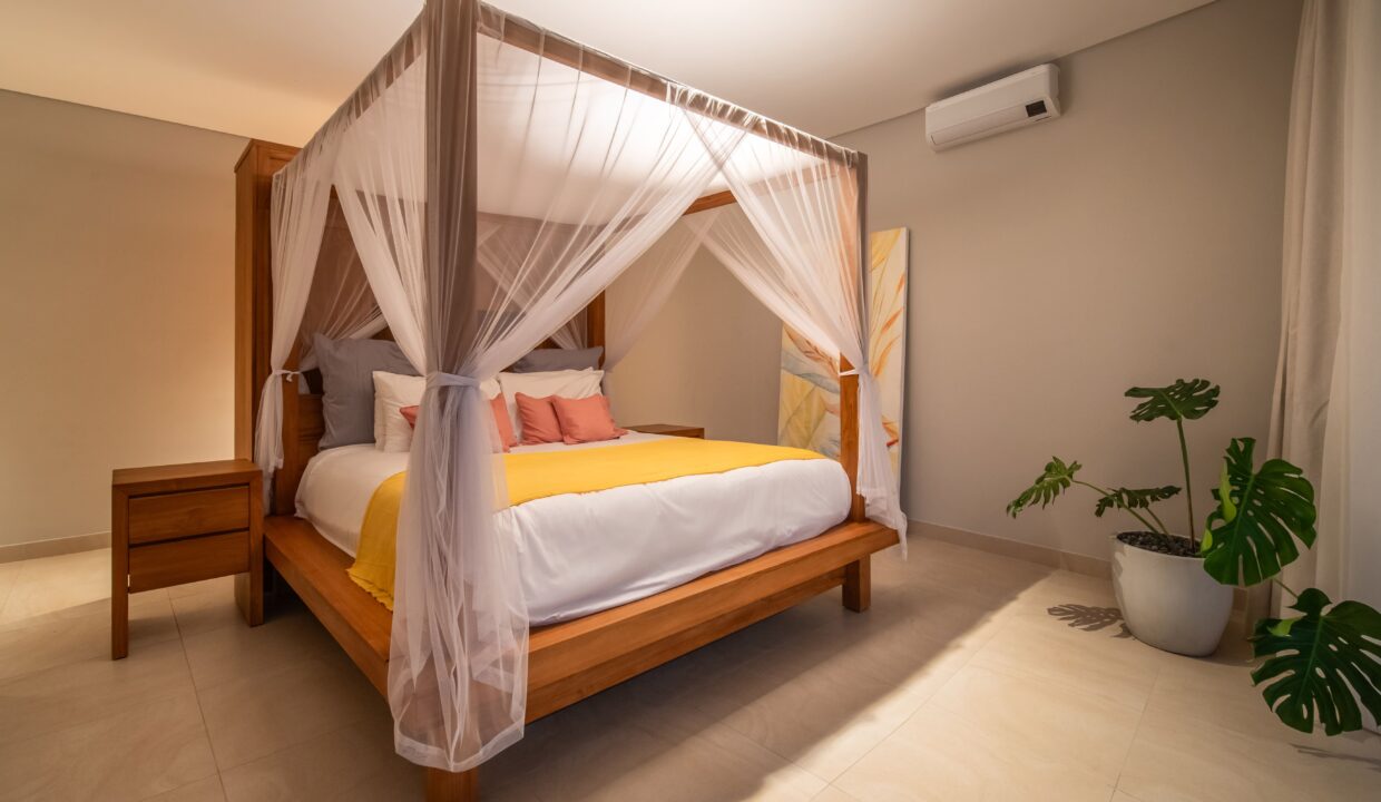 Luxury Contemporary Tropical Villa for Lease in Sanur - 4-Bedroom Family Estate with Cinema, Gym (24)