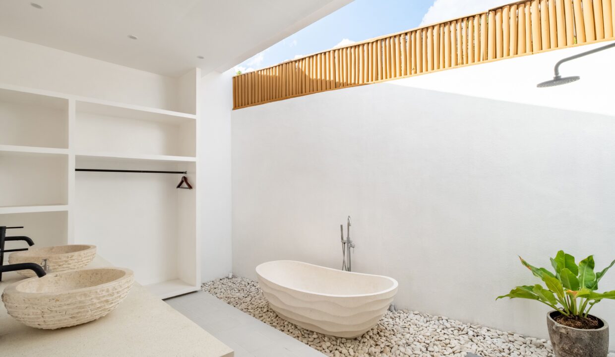 Mediterranean-Style 4-Bedroom Villa for Sale in Canggu (11)