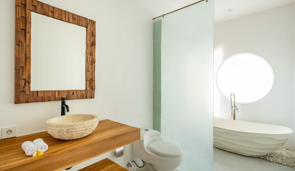Mediterranean-Style 4-Bedroom Villa for Sale in Canggu (14)