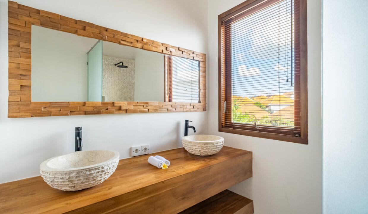 Mediterranean-Style 4-Bedroom Villa for Sale in Canggu (16)