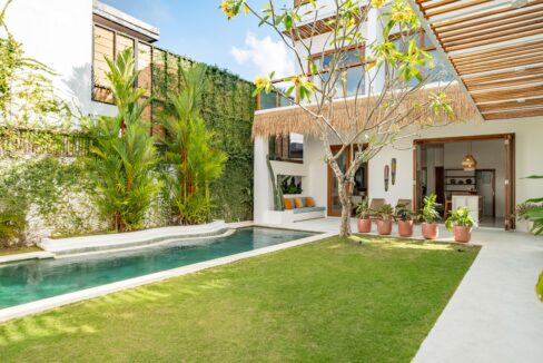 Mediterranean-Style 4-Bedroom Villa for Sale in Canggu (2)