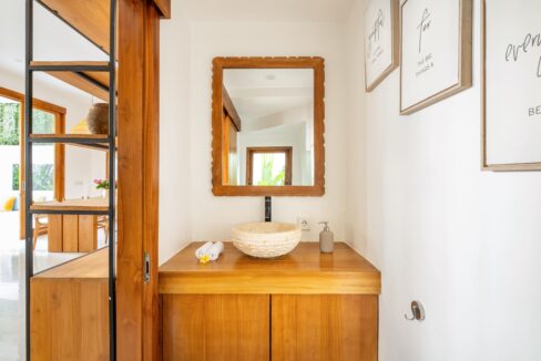 Mediterranean-Style 4-Bedroom Villa for Sale in Canggu (20)