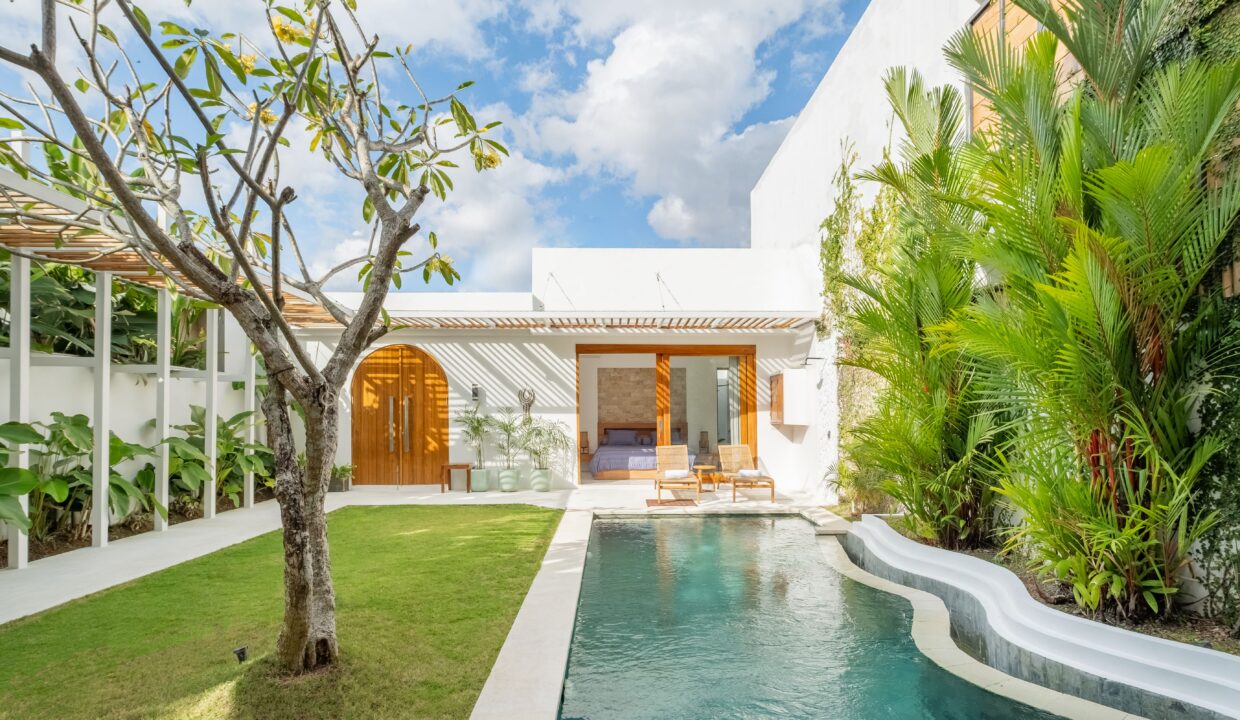 Mediterranean-Style 4-Bedroom Villa for Sale in Canggu (3)